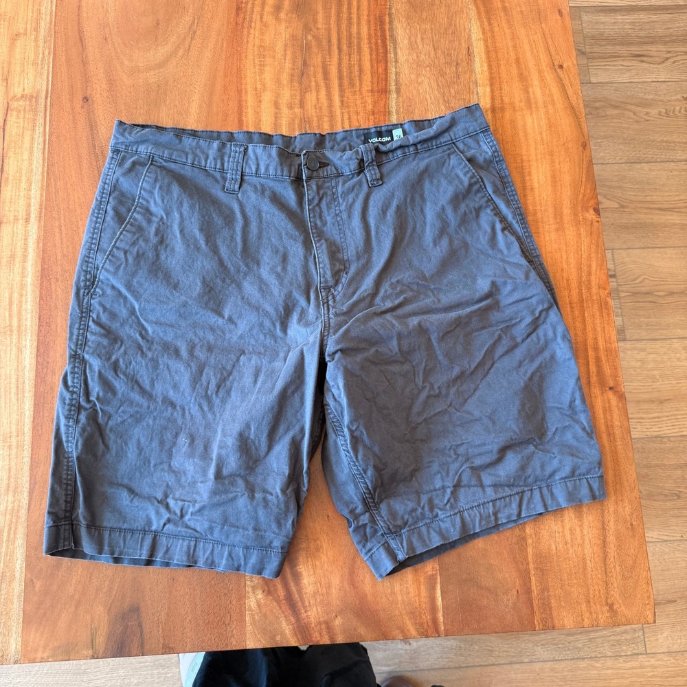 Volcom Men's Charcoal Gray Shorts Size 36